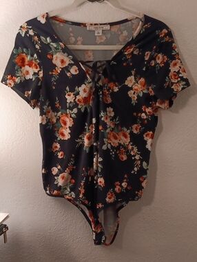 Adam Levine Collection Preloved Black Floral Lace-Up Short Sleeve Bodysuit